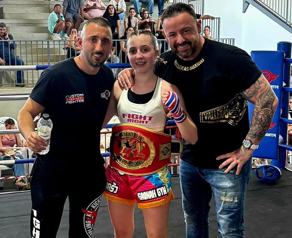 Lucia Esteve junto a sus coaches Antonio Esteve y Manuel García